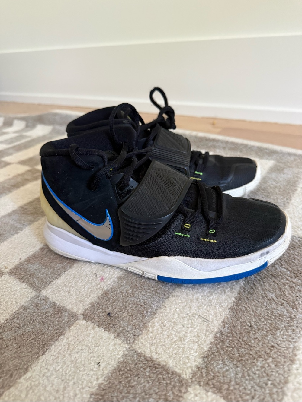 Nike Kids Black Sneakers with Blue Swoosh and White Midsole